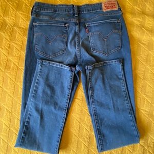 Levi’s 712 Slim Jean